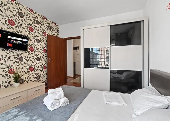 Dreamhouse Titan - Rasarit De Soare * Bucureşti